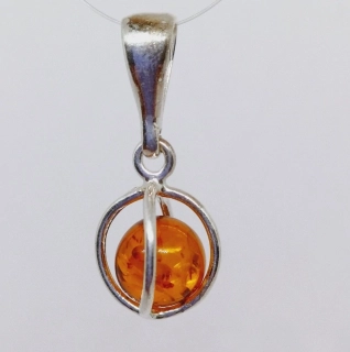 Přívěsek Jantarová kulička ve stříbrné kleci